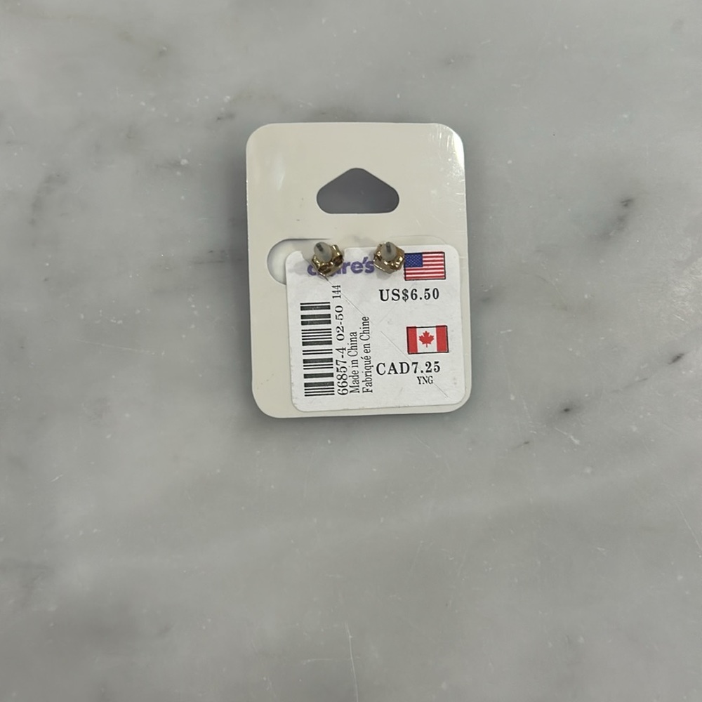 NWT CLAIRES triangle earrings - Picture 2 of 2